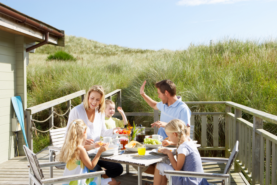 famille au camping 5 etoiles en Vendee bord de mer